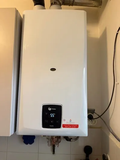 Bulex Opalia-badverwarmer met sticker van SVO Techniek, vers geplaatst door ons team
