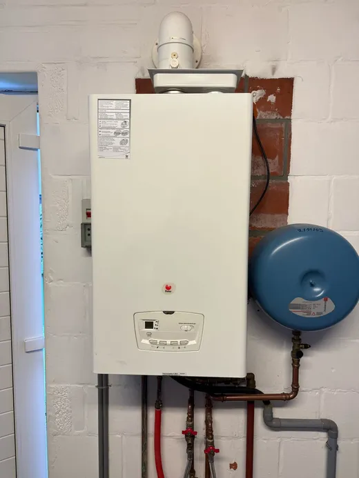 Bulex Thermomaster F 29 E uit 2008 met expansievat, nog steeds in dienst